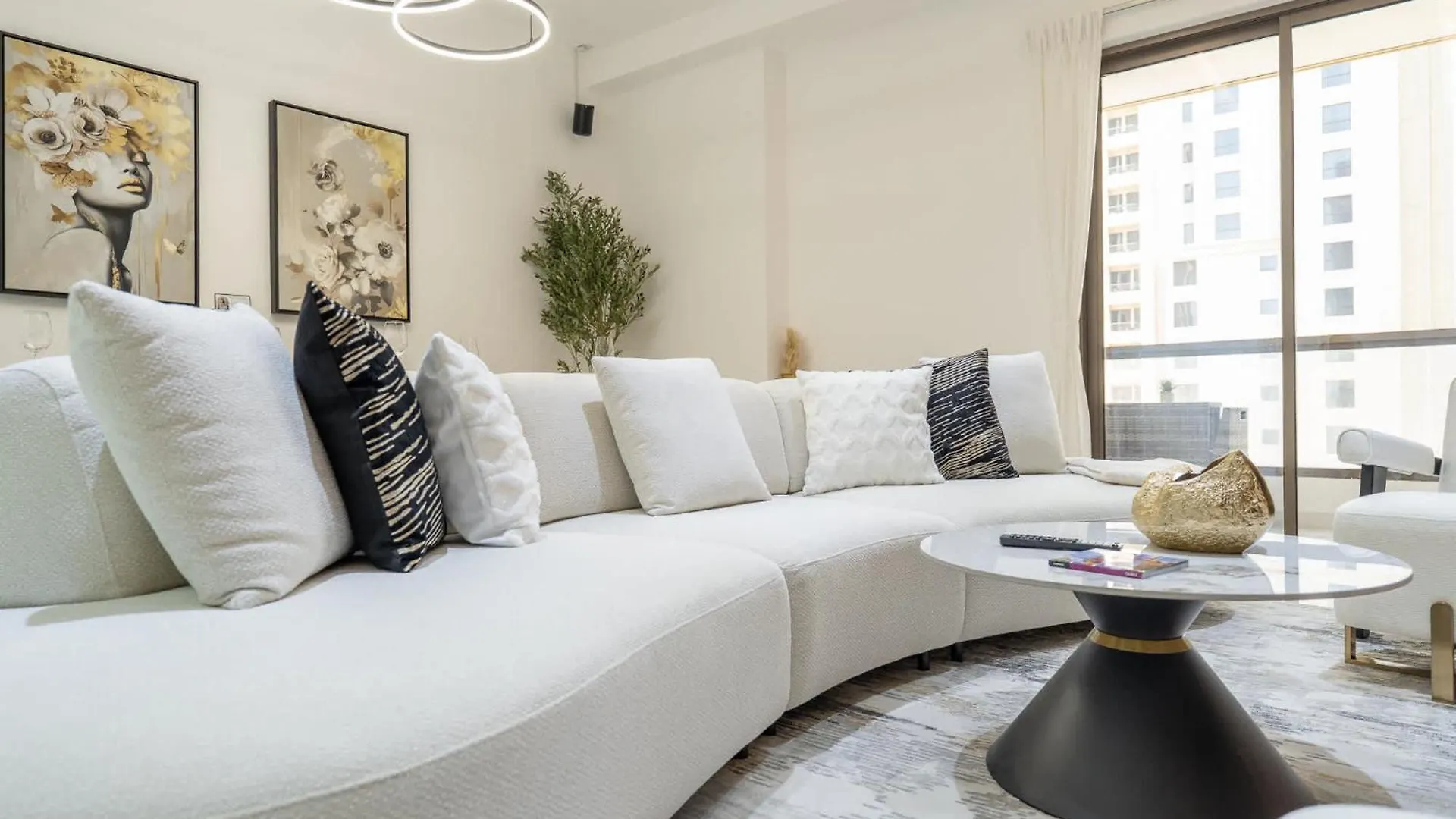 Bahar 2'S Stylish 2 Bedroom That Sleeps 4 Dubai Apartment